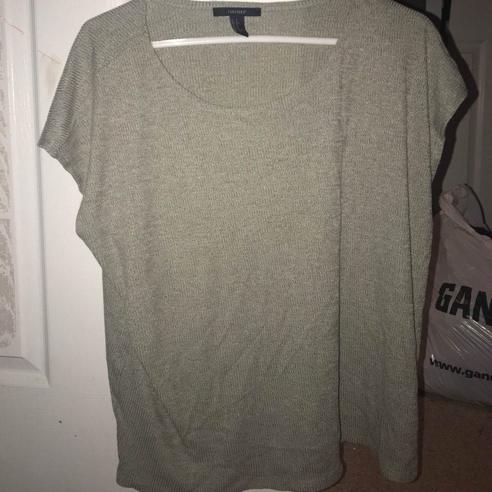 Grey/Green Top